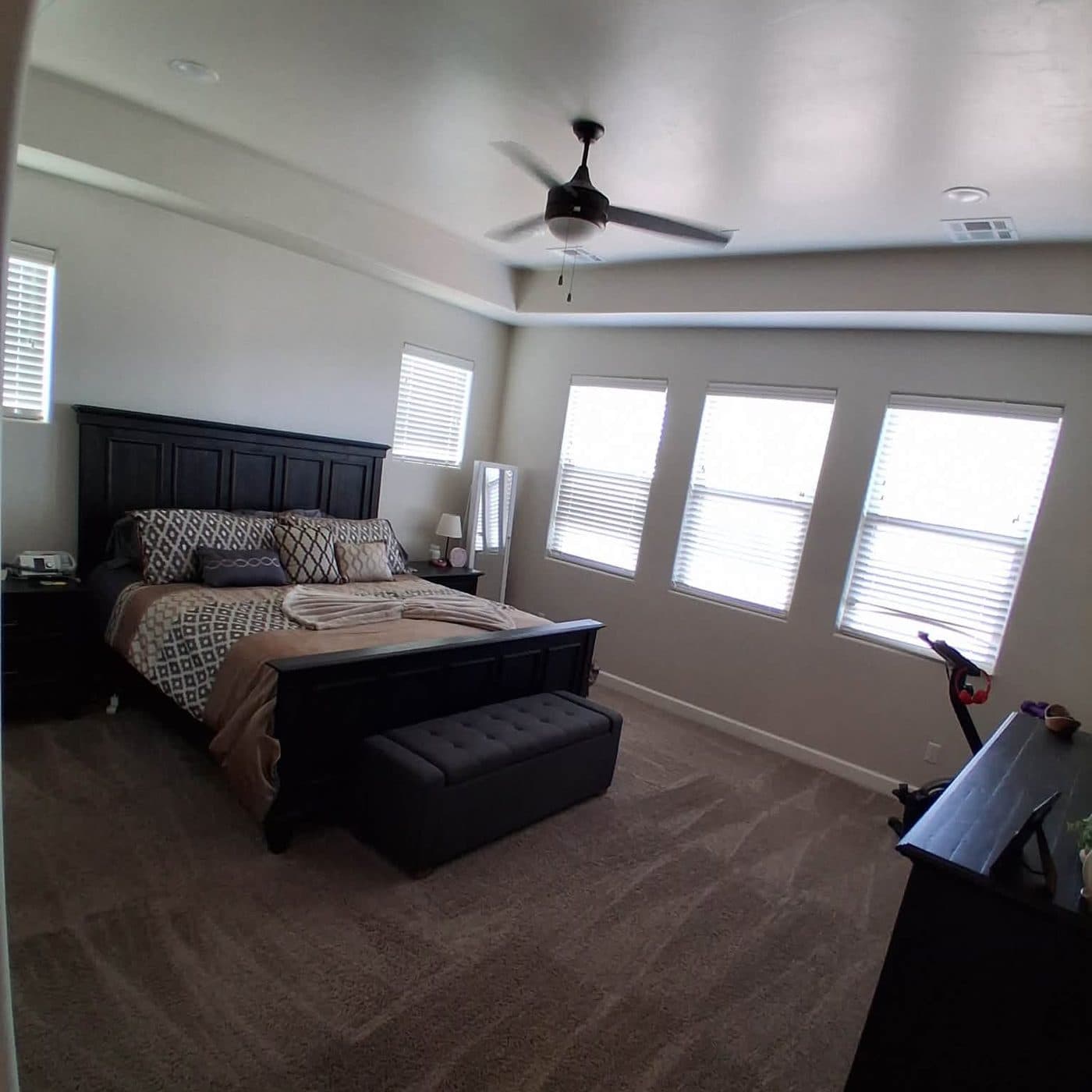 Furnished bedroom, tidy and vacuumed, after a recurring house cleaning