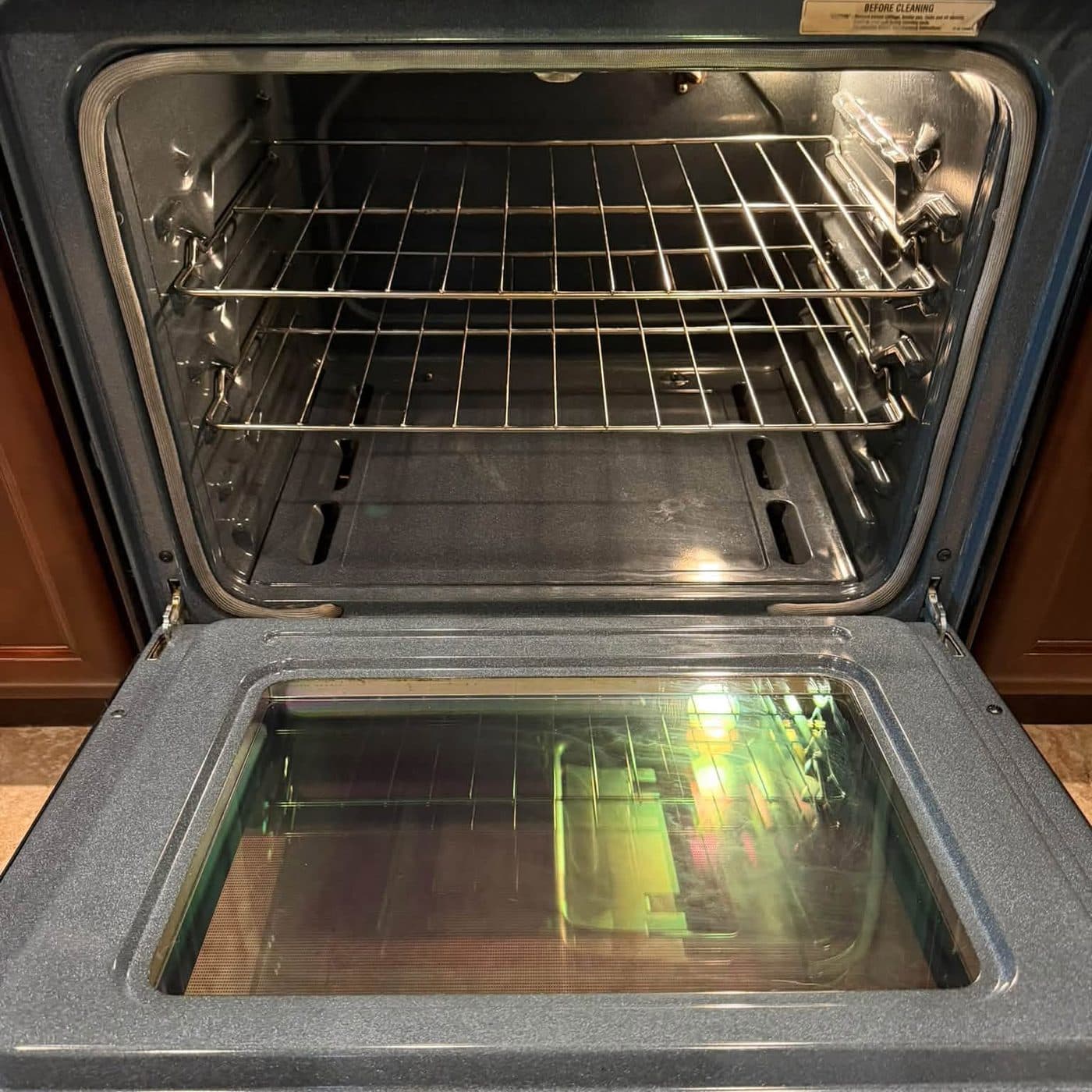 Oven interior and door glass, clean, after an oven deep cleaning